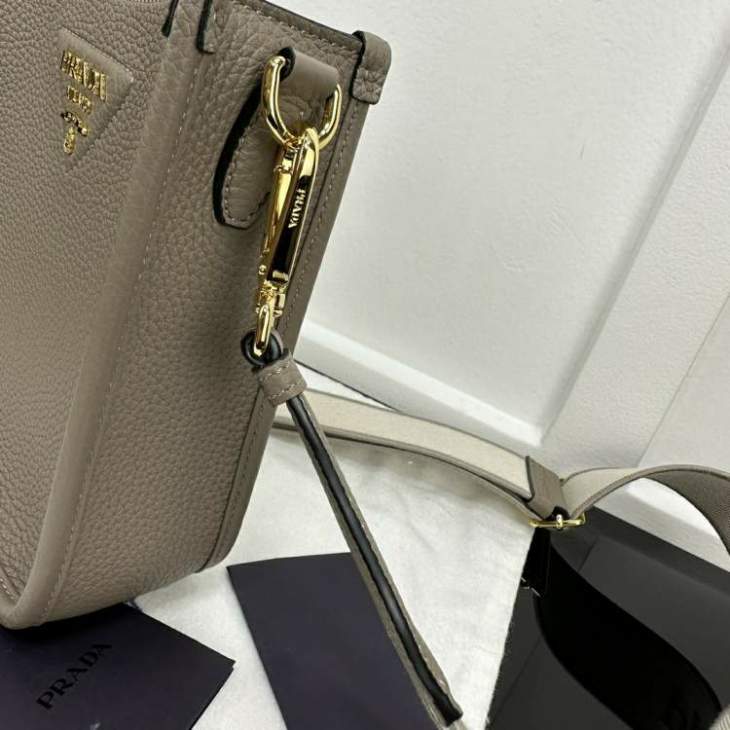 Picture of Prada Handbags _SKUfw204492313fw